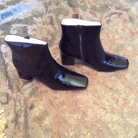 Journey Collection “Haylinn” bootie. - Picture 7 of 9